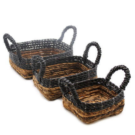 Set van 3 vierkante manden van bananenblad en zwart raffia
