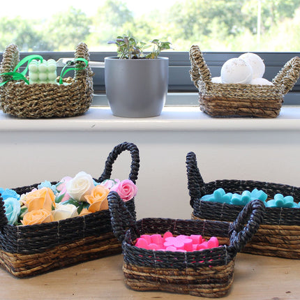 Set van 3 vierkante manden van bananenblad en zwart raffia